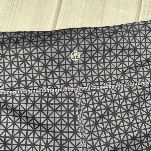 Lululemon Boogie Micro Shorts Women’s 10 Diamond Geometric Print Baddie Low Rise - Picture 7 of 12